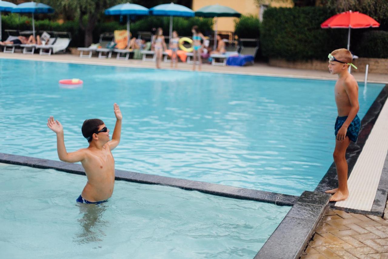 Villaggio Turistico Camping Il Fontino Скарлино Екстериор снимка