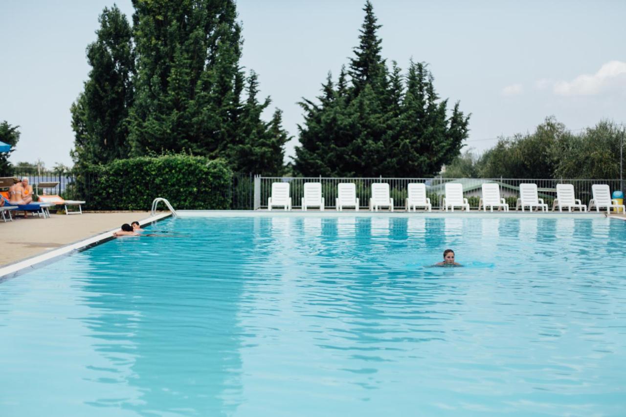 Villaggio Turistico Camping Il Fontino Скарлино Екстериор снимка